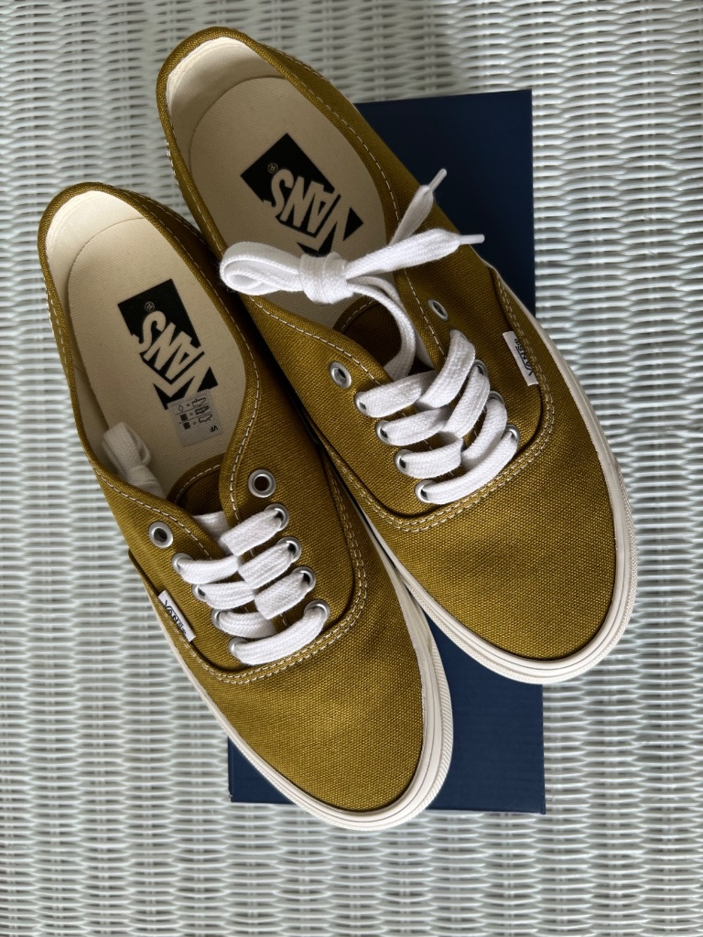 vans premium authentic - Picture 2 of 11